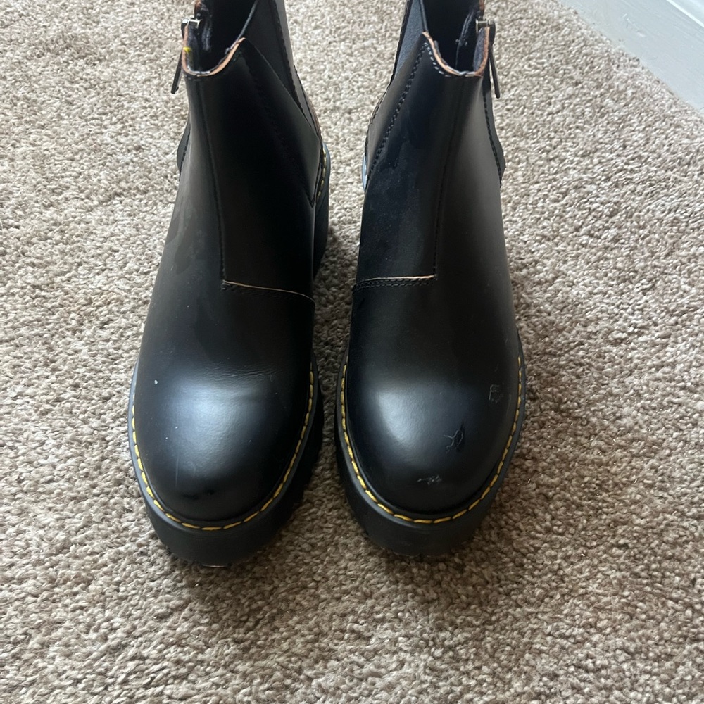 Women’s Dr. Marten chelsea boots